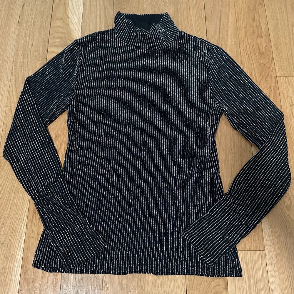 Women’s BCBG Maxazria Black Silver Striped Turtleneck Top Size Medium Like New